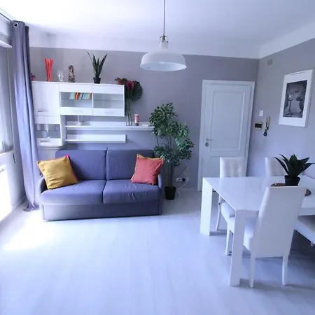Apartament The White House